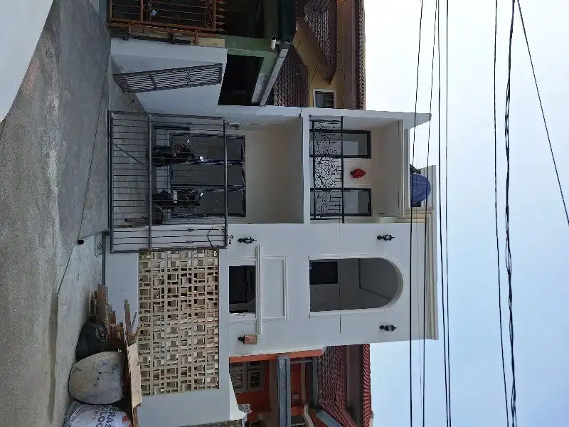 Rumah Baru Classic Modern di Griyaloka,Akses Strategis