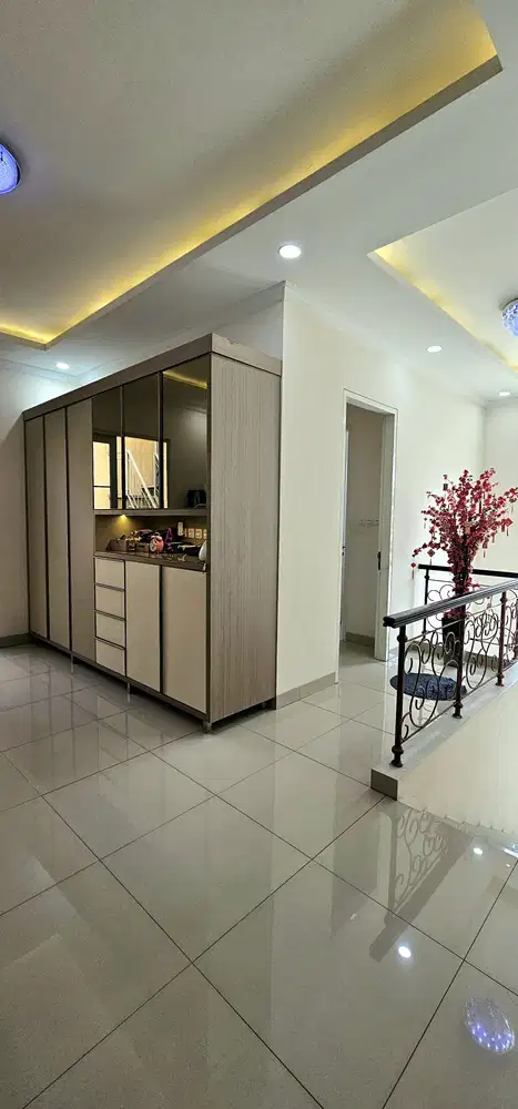 Jual Murah Rumah 2 Lantai Semi Furnish di Alicante Gading Serpong