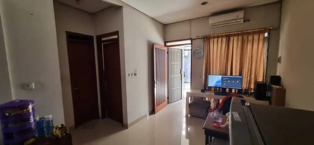 Dijual Rumah di Jalan Suryani lokasi strategis