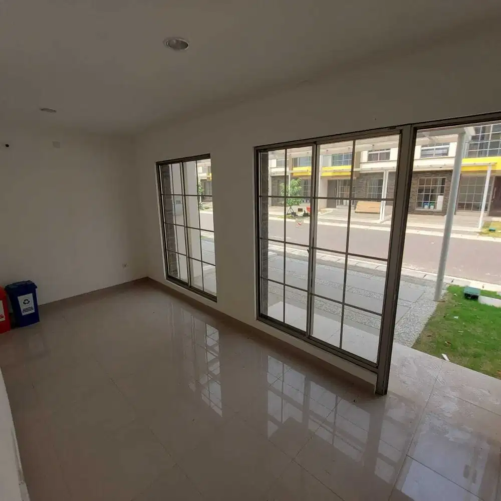 Disewakan rumah pik2 3 kamar tidur 6x10 3 lantai