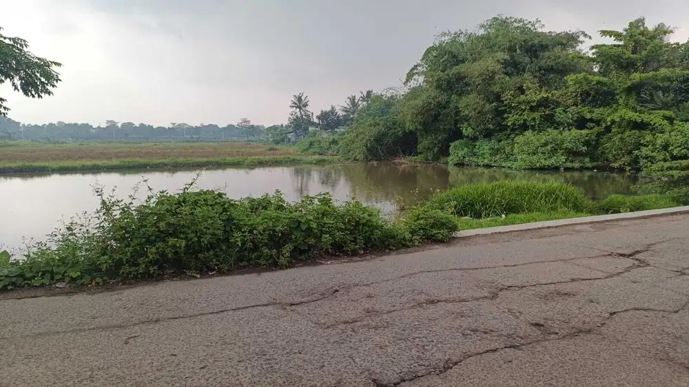 Tanah pinggir jalan dekat Graha Idola Cikupa Tangerang.