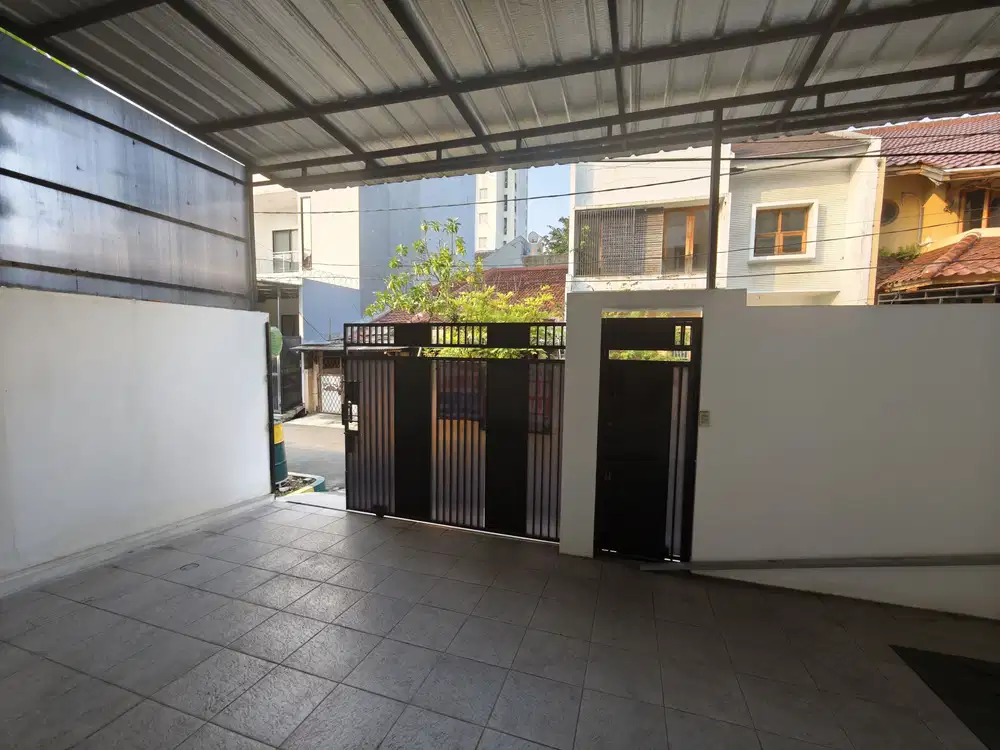Rumah bagus 8x15 di puri indah siap huni jakarta barat kembangan sela