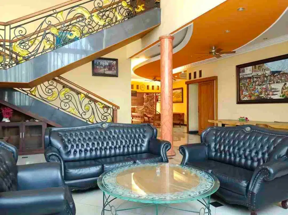 Rumah Mewah Jajar 350Mt, 7Kt, 5Km, dkt jl Basuki Rahmat, Laweyan, Solo