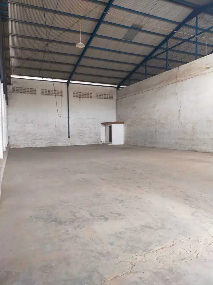 Disewakan gudang di Holis