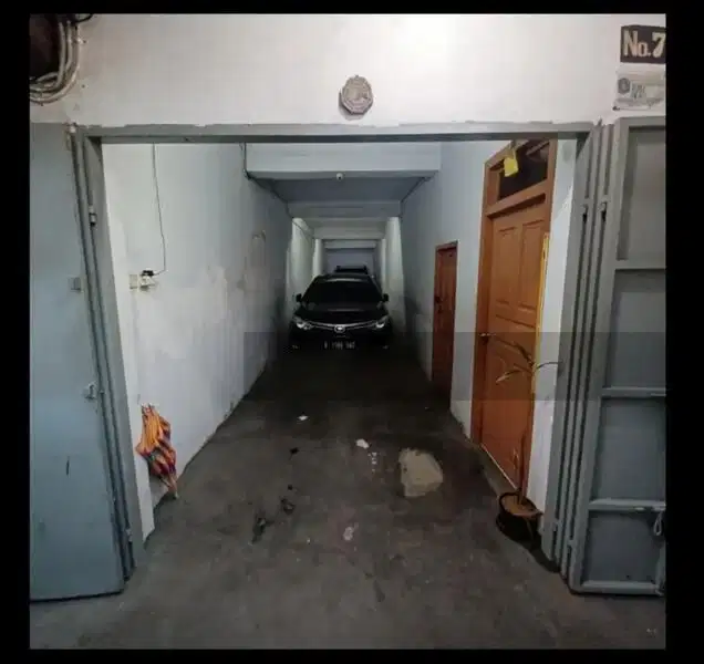 Dijual Murah: Gudang di Bandengan dan Rumah