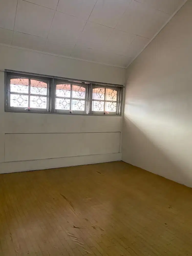 DISEWAKAN RUMAH 2,5 LANTAI CITRA GARDEN 1 KALIDERES JAKARTA BARAT