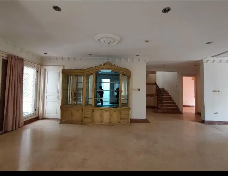 Rumah Sunter agung tengah jalan lebar