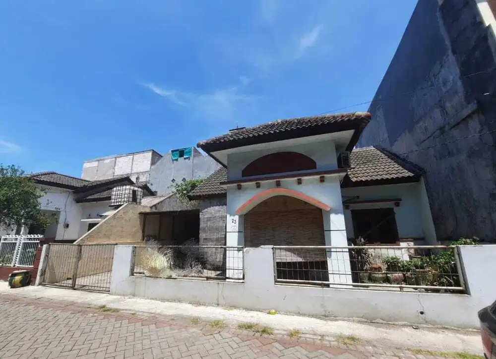 Murah rumah hitung tanah di Gayungan under 1 M row jalan 2 mobil