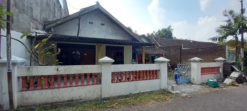 Tanah Pekarangan 183m² Plus Bangunan Rumah Solo