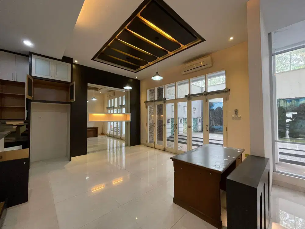 Dijual Villa komplek River View ( Polonia )