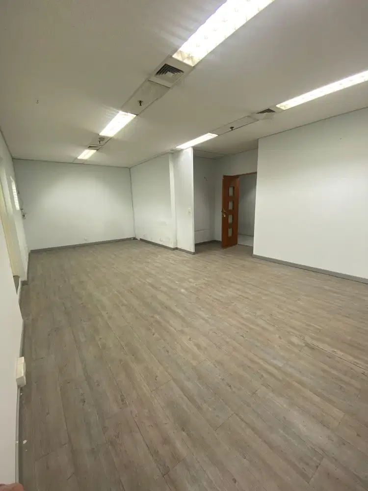 SEWA KANTOR DI JAKARTA SELATAN SUDIRMAN  38M2 FITTED 200K NEGO