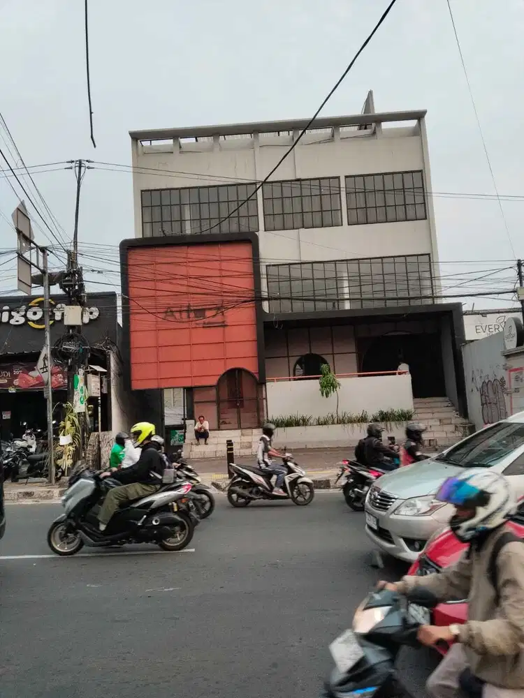 Disewakan: Ruko 3½ Lantai Lokasi Strategis Depan Kampus E Gunadharma