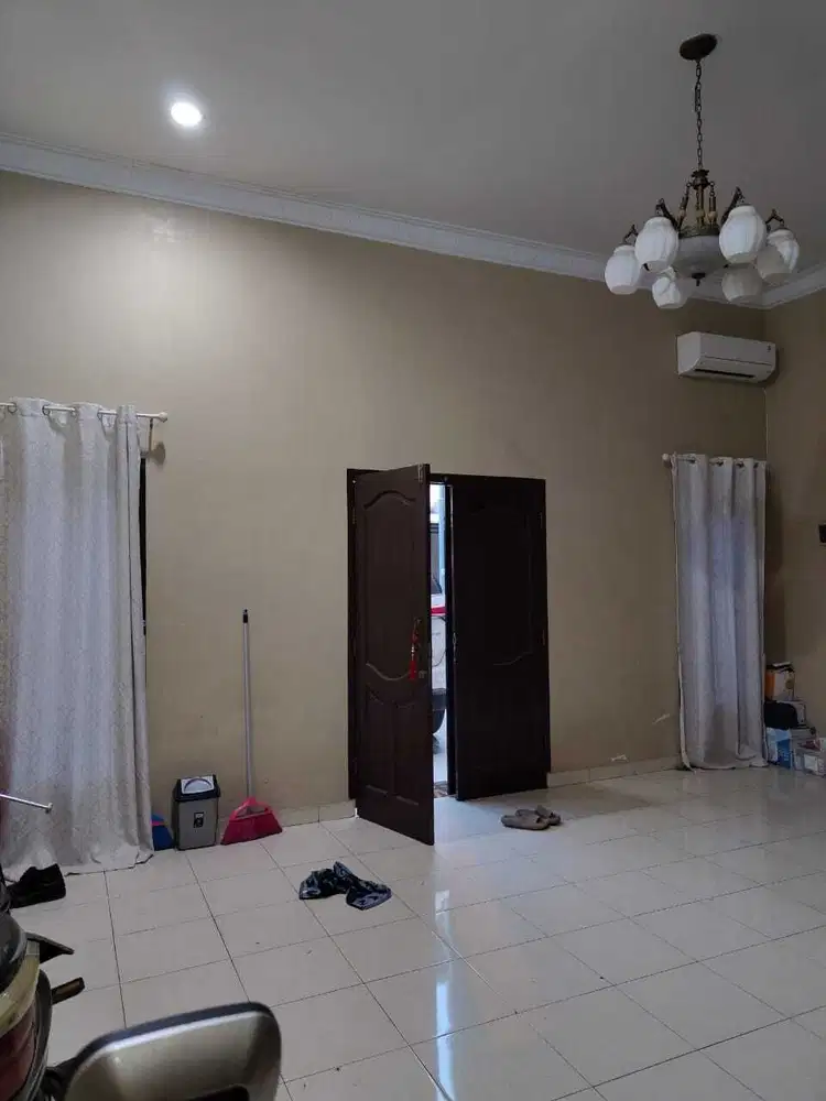 Dijual Villa Komplek Cemara Asri Jl. Casia 1