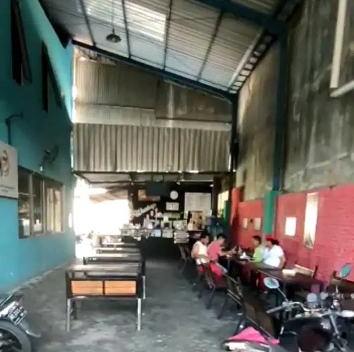 Rumah Usaha Daerah Ahmad Yani Parkiran Luas