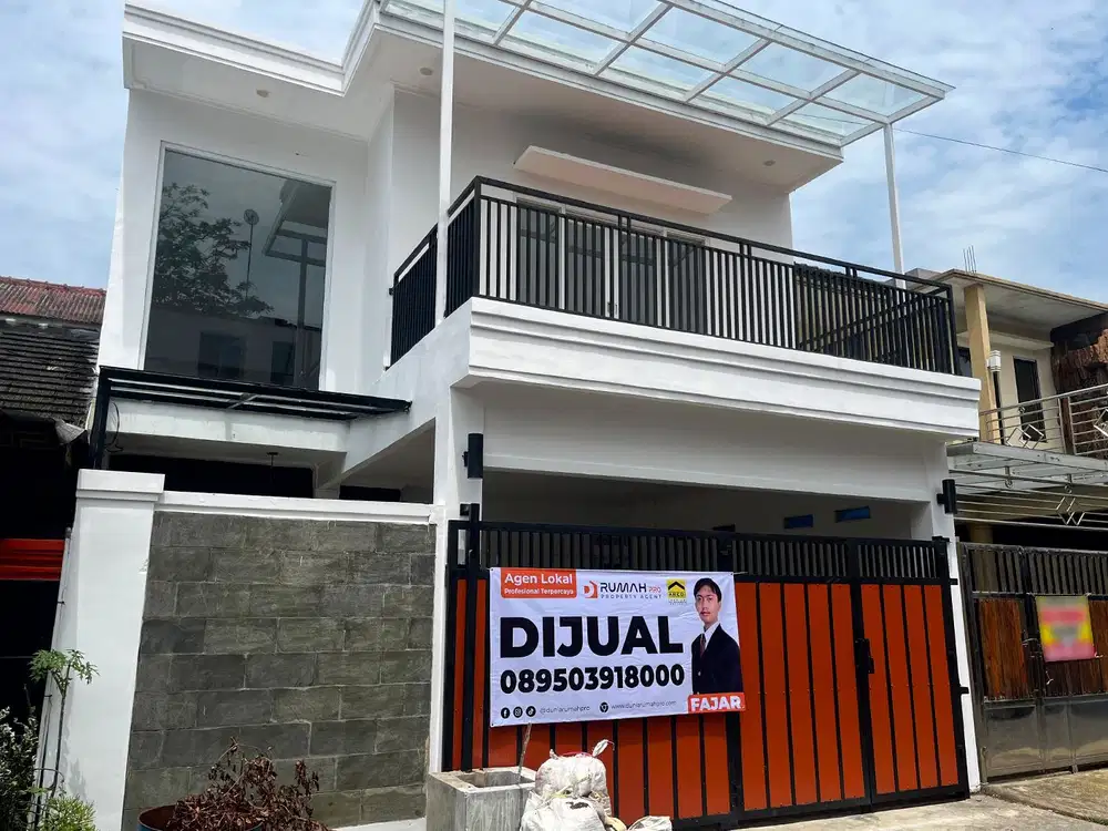 Rumah 2 Lantai Siap Huni Lokasi Strategis, Desain Elegan!