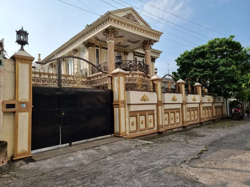 Rumah Klasik Bergaya Midetarian Semi Furnish Manahan Solo