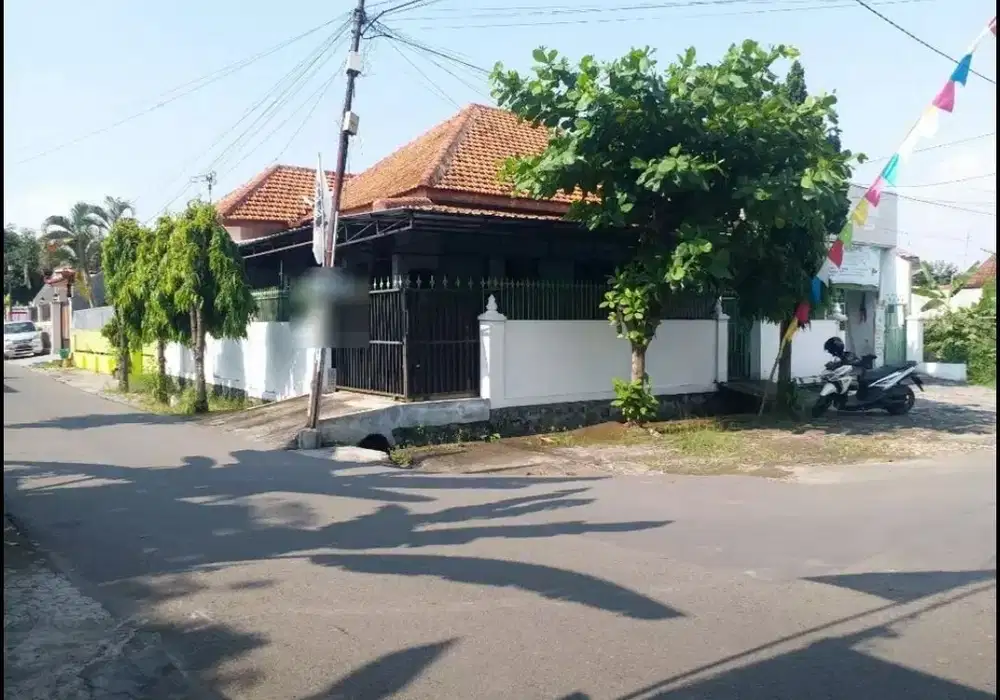 Rumah Hook Strategis Tengah Kota Sumber Solo