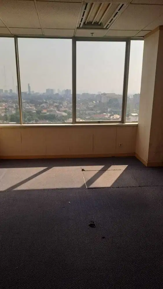 SEWA KANTOR  DI JAKARTA BARAT SLIPI 196M2 PARTISI  230K NEGO