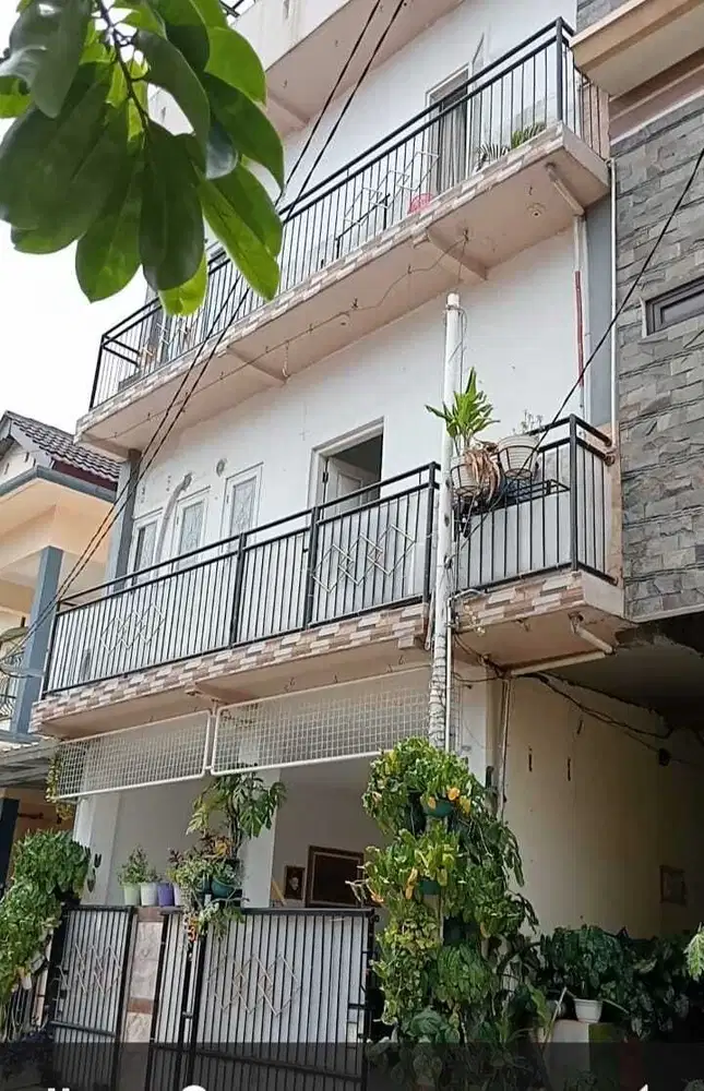 Di jual cepat rumah sudah di renovasi di Perum kranggan Permai