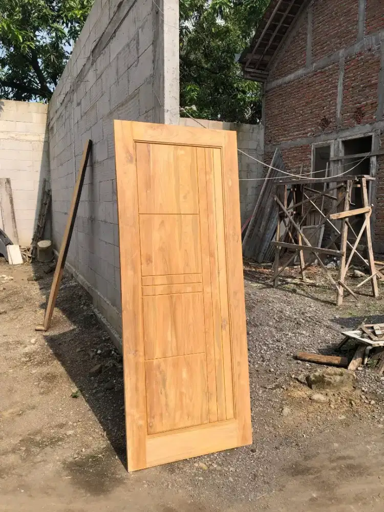 Pintu jati grade kelas menengah