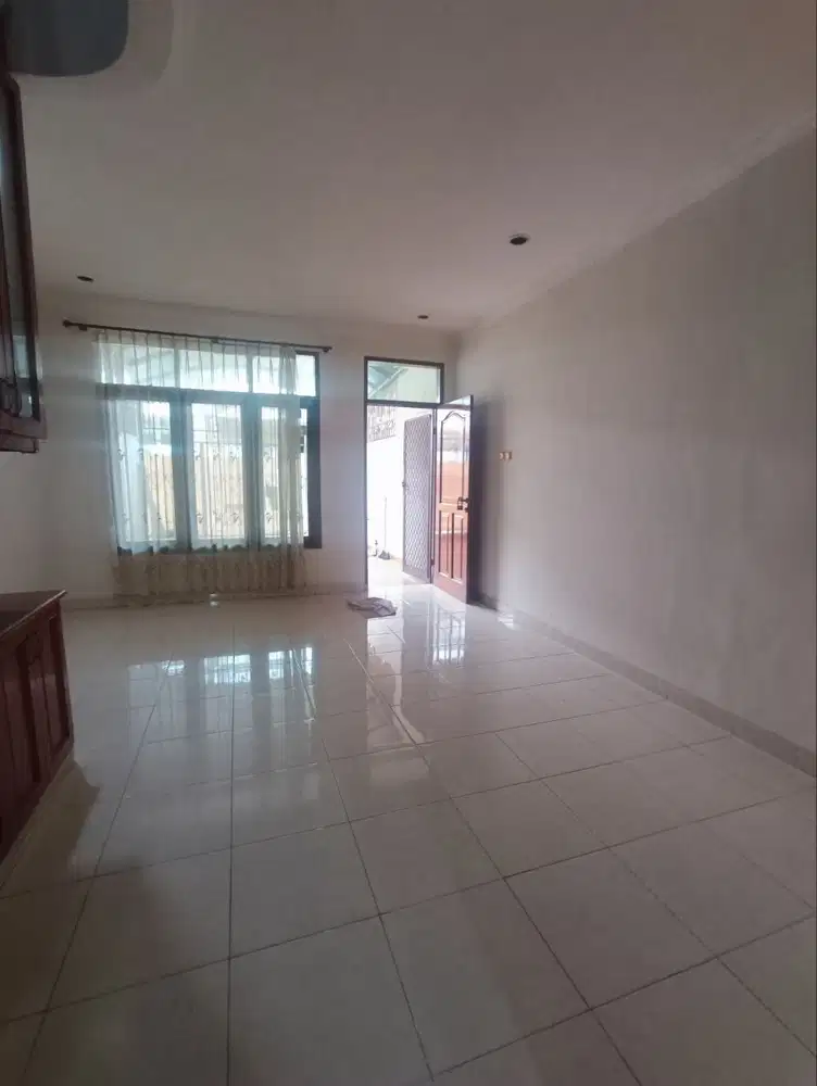 Dijual Murah Rumah 2 Lantai SHM jarang ada di Kalideres Permai, Jakarta Barat