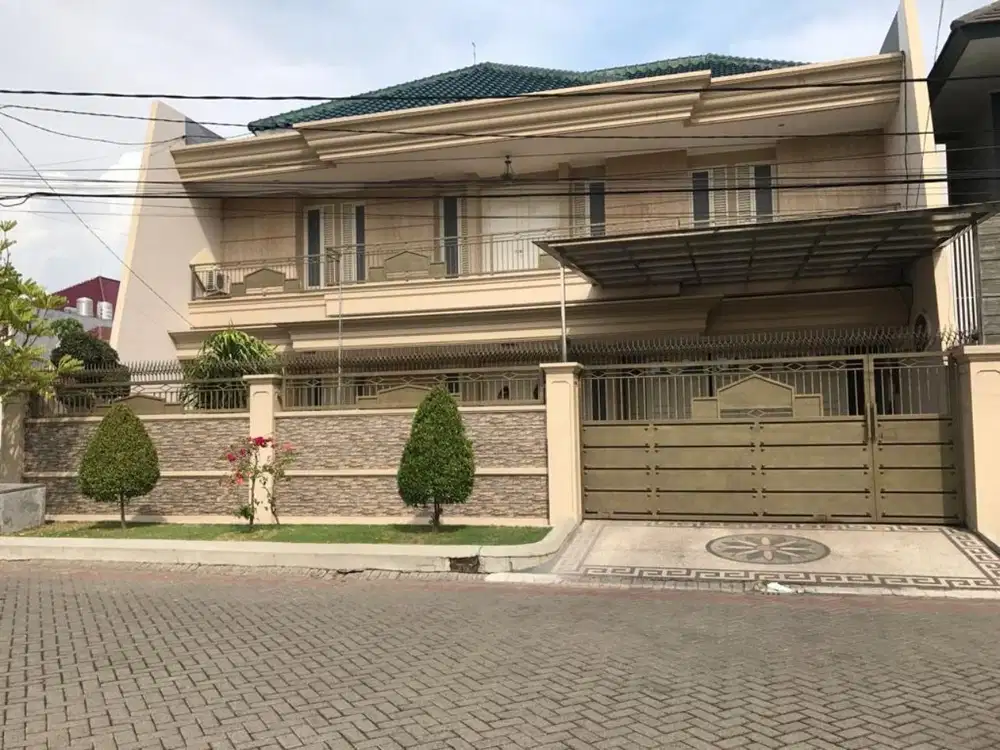 Rumah Araya Galaxy Bumi Permai Surabaya Terawat Lebar 15m2