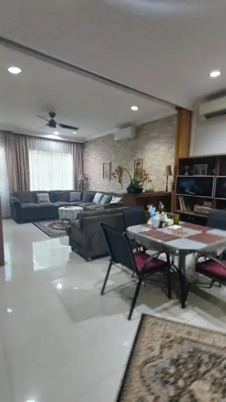 Rumah bagus siap huni minimalis siap huni 2,5 lantai  Gading Griya