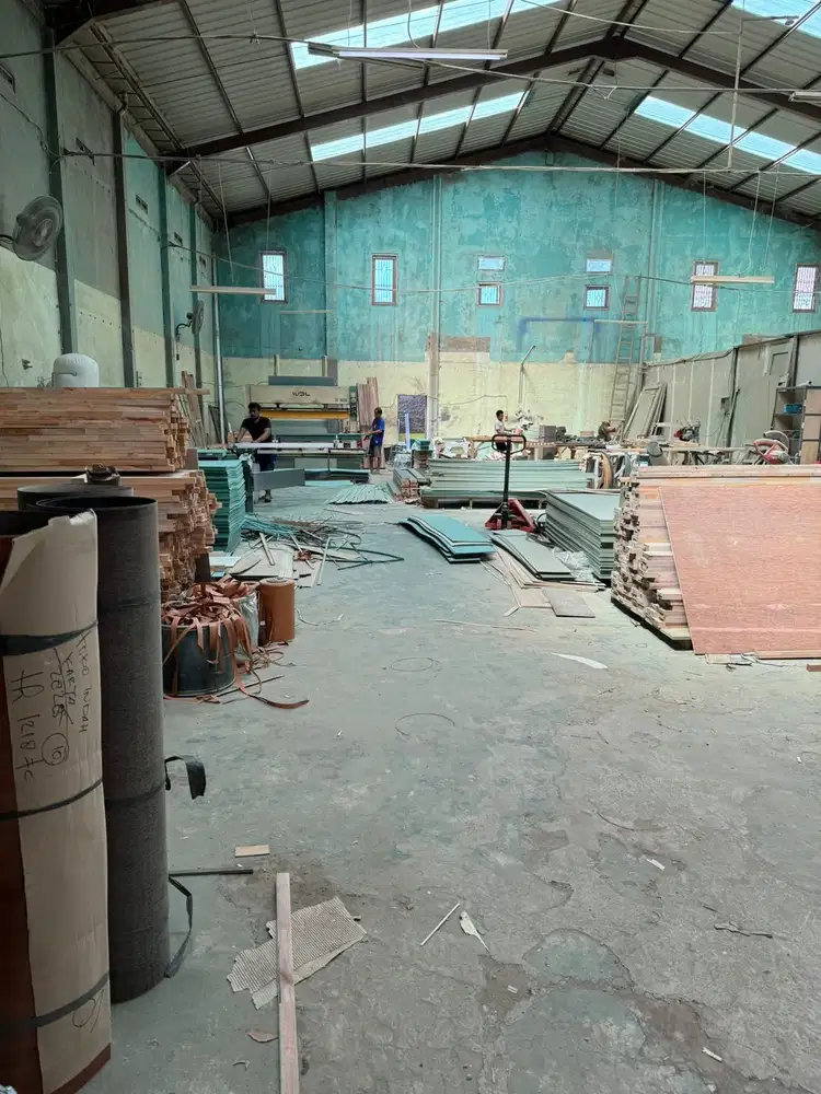 Dijual dan disewakan Gudang di Kavling DPR Cipondoh