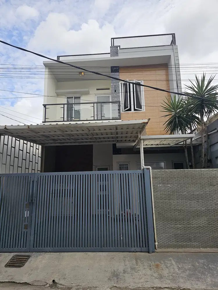 Rumah 1m ada kolam renang