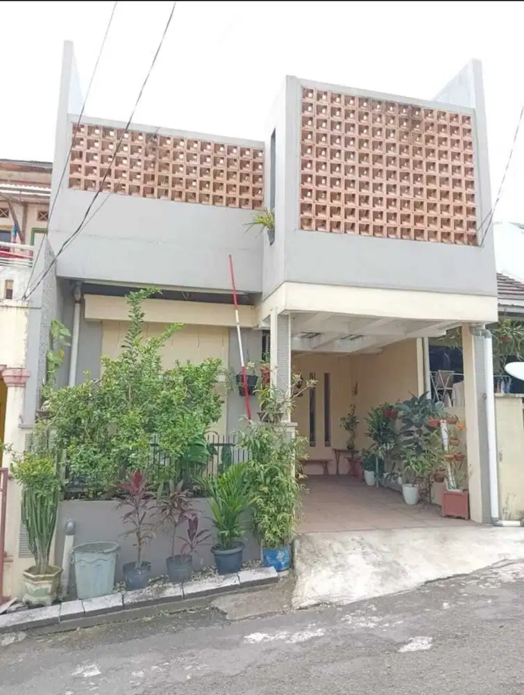 Di jual cepat rumah di bukit golf rumah rapih dan siap huni