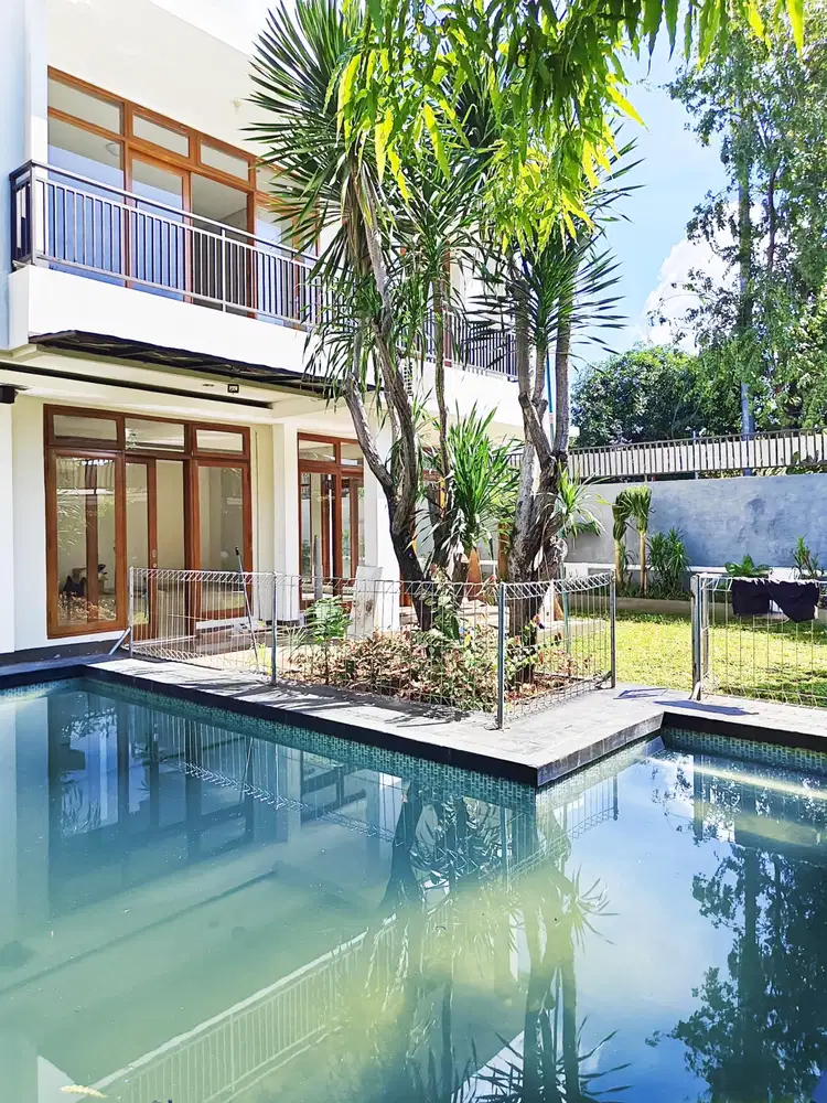 Sewa Rumah Modern 2 Lantai di Kawasan Asri Kemang