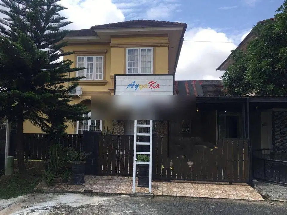 RUMAH BESAR FULLFURNIS LOKASI TENGAH KOTA