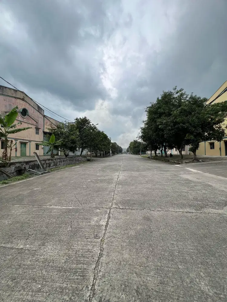 Gudang Izin Industri Besar dan Jauh dari Pemukiman di Tigaraksa