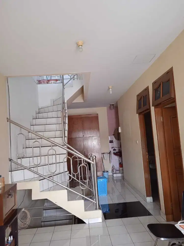 Di jual rumah 3 lantai harga terbaik di Bintaro jaya