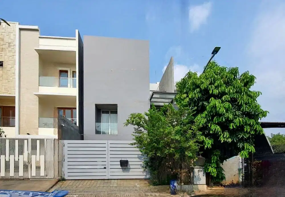 Dijual Rumah 11x20m2 Desain Industrial Rapi di Villa Permata Gading