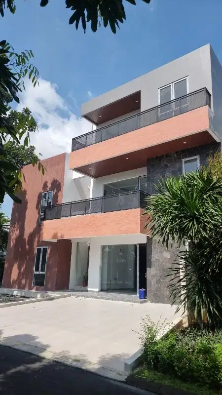 Rumah Mewah Ada Lift Lt. 358 Palmyra Alam Sutera Tangerang