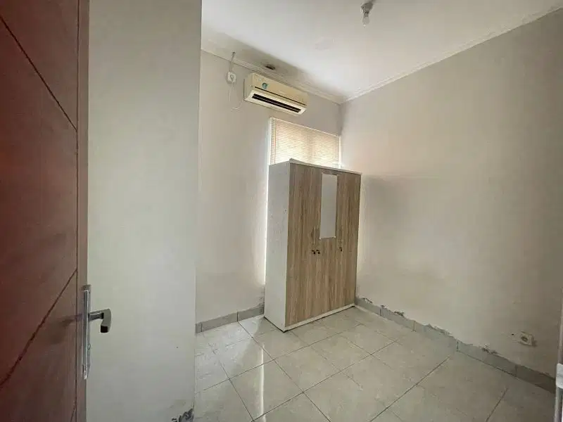 DIJUAL RUMAH TENGAH KOTA BERNUANSA MINIMALIS  LOKASI DALAM PERUMAHAN