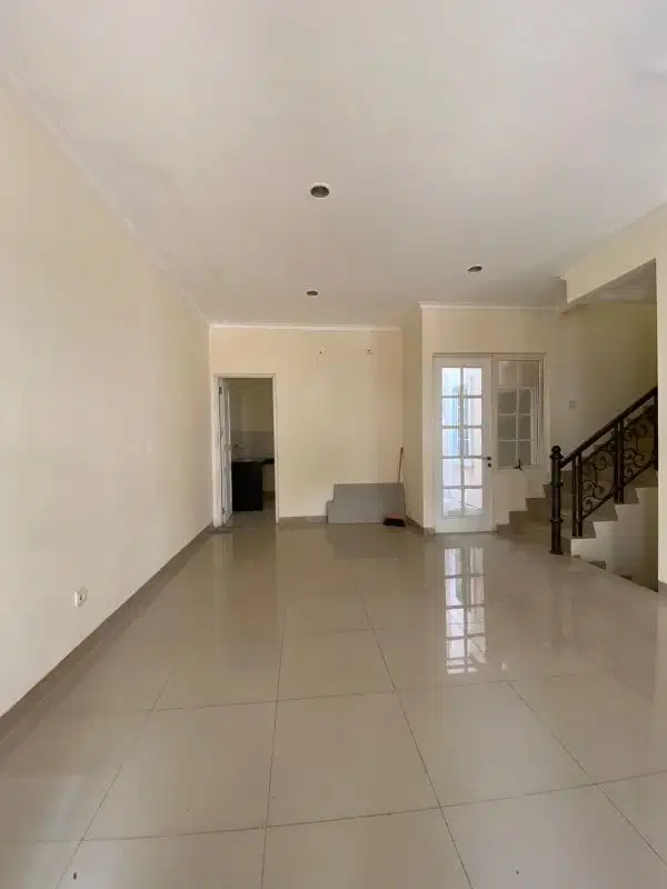 Rumah di Green Lake City hadap Utara