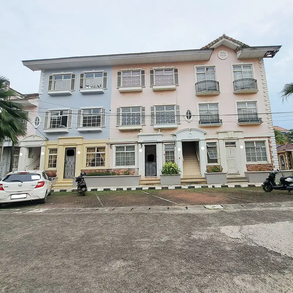 Rumah 2 lantai 2 kamar full furnished di Taman Elok