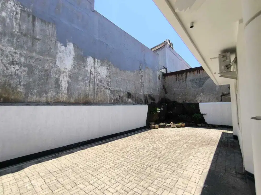 Rumah usaha Tenggilis siap huni bisa kpr Luas 600 an rangka kayu jati