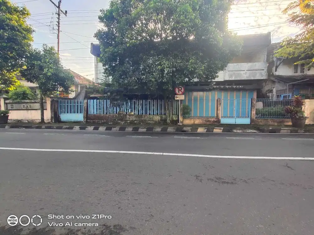 Rumah Terawat Pinggir Jalan Raya Selangkah Ke Alun-alun Purwokerto