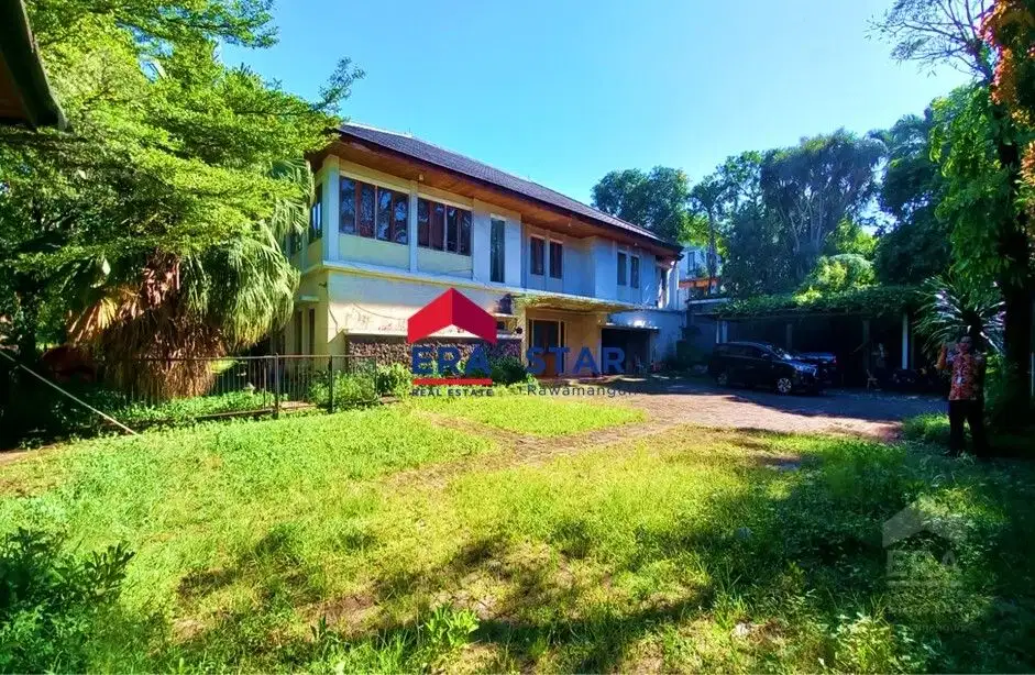 Rumah luas kolam renang & lap.basket harga murah di Pondok Labu Jaksel