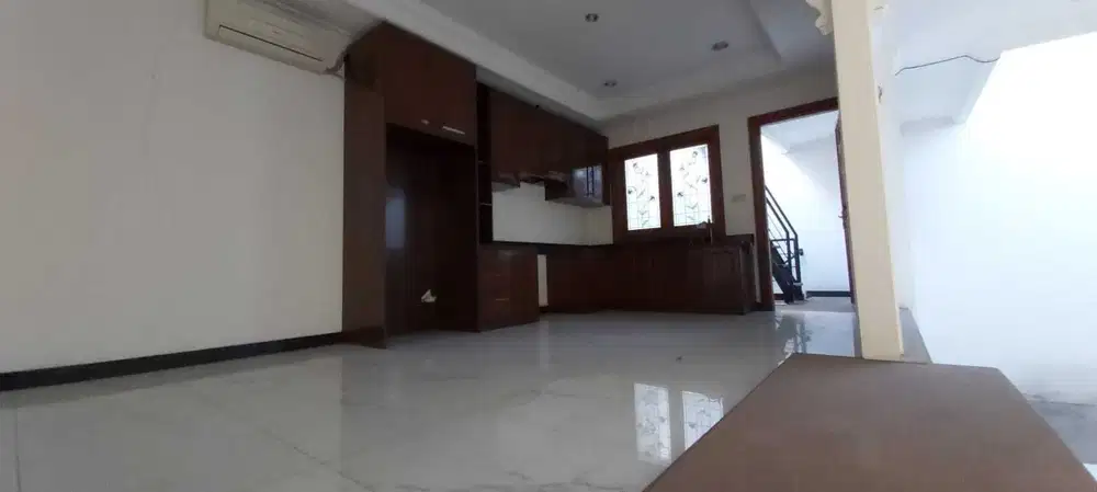 Dijual rumah permata buana