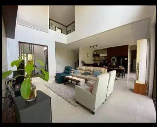 Rumah villa royal pakuwon city surabaya timur high qualitas