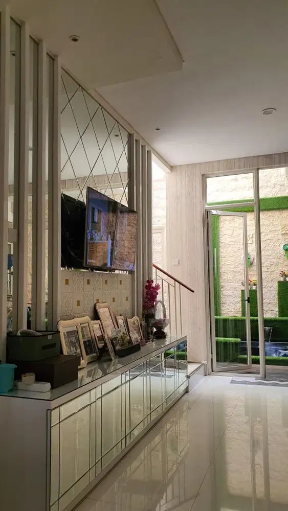 Rumah Terawat Udah Renovasi Grand Island, Pakuwon City