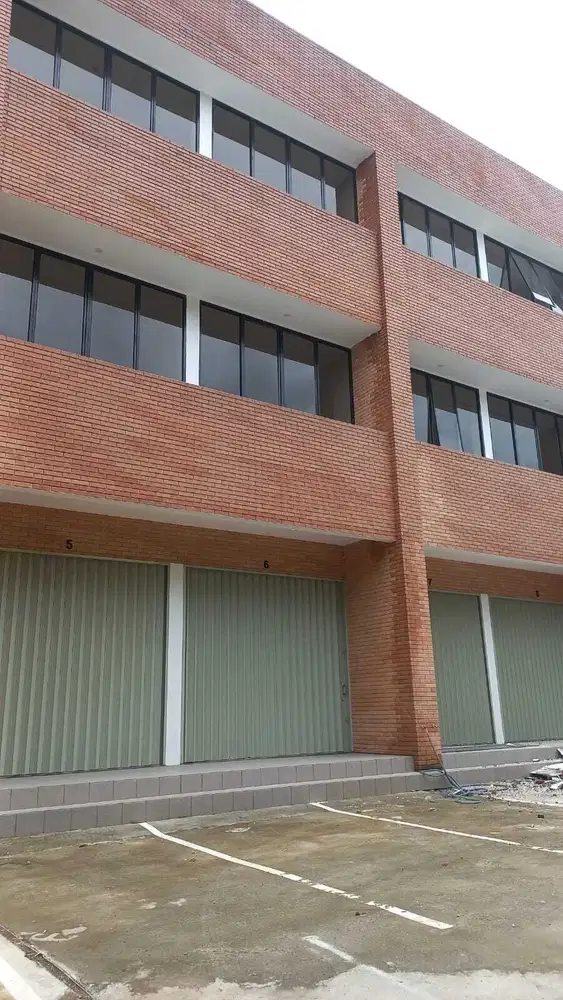 Ruko gandeng baru selesai dibangun lokasi strategis di binong raya