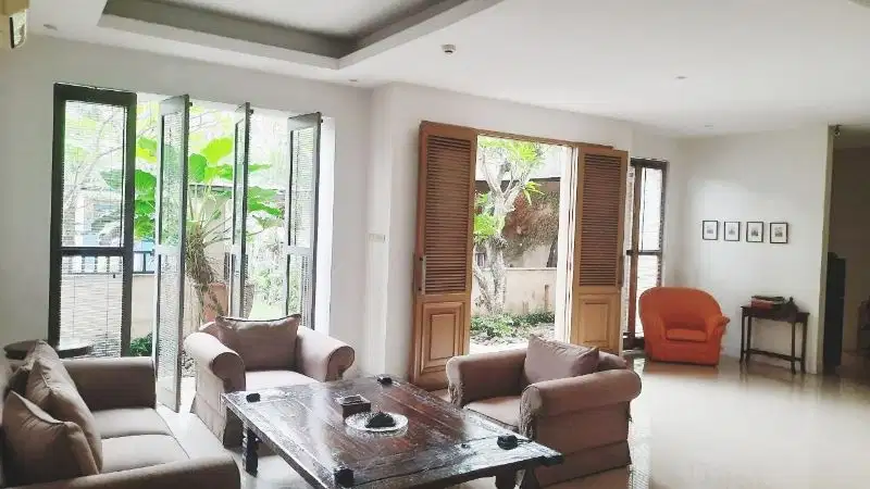 Rumah mewah siap huni lengkap dengan kolam renang di Kemang Selatan