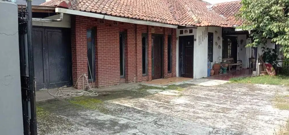 Diijual rumah murah di  kompleks sariwangi