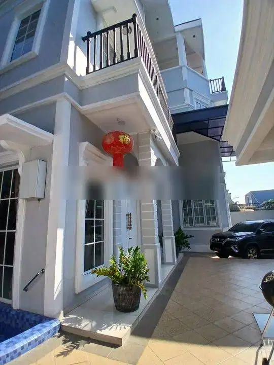 Rumah PIK Taman Grisenda Full Furnished dan Interior Hoek Kolam Renang