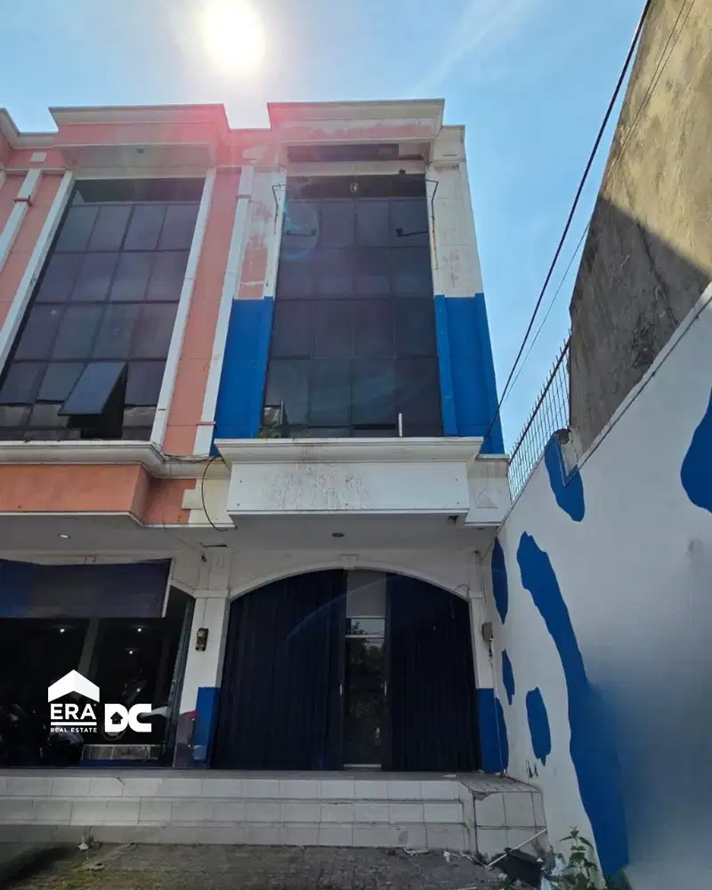 Ruko 3 Lantai Ada Halaman Kosong Dekat Pasar Sampangan Di Kelud